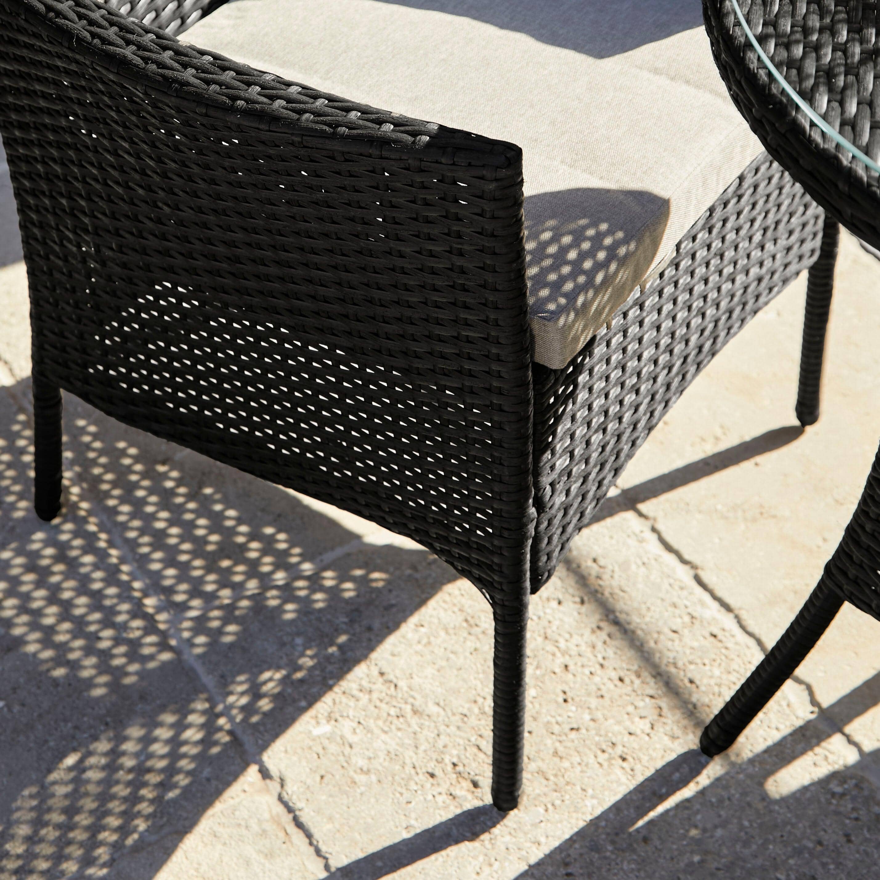 Kemble 4 Seater Rattan Round Garden Dining Set with Grey Parasol - Black Weave - Image 4