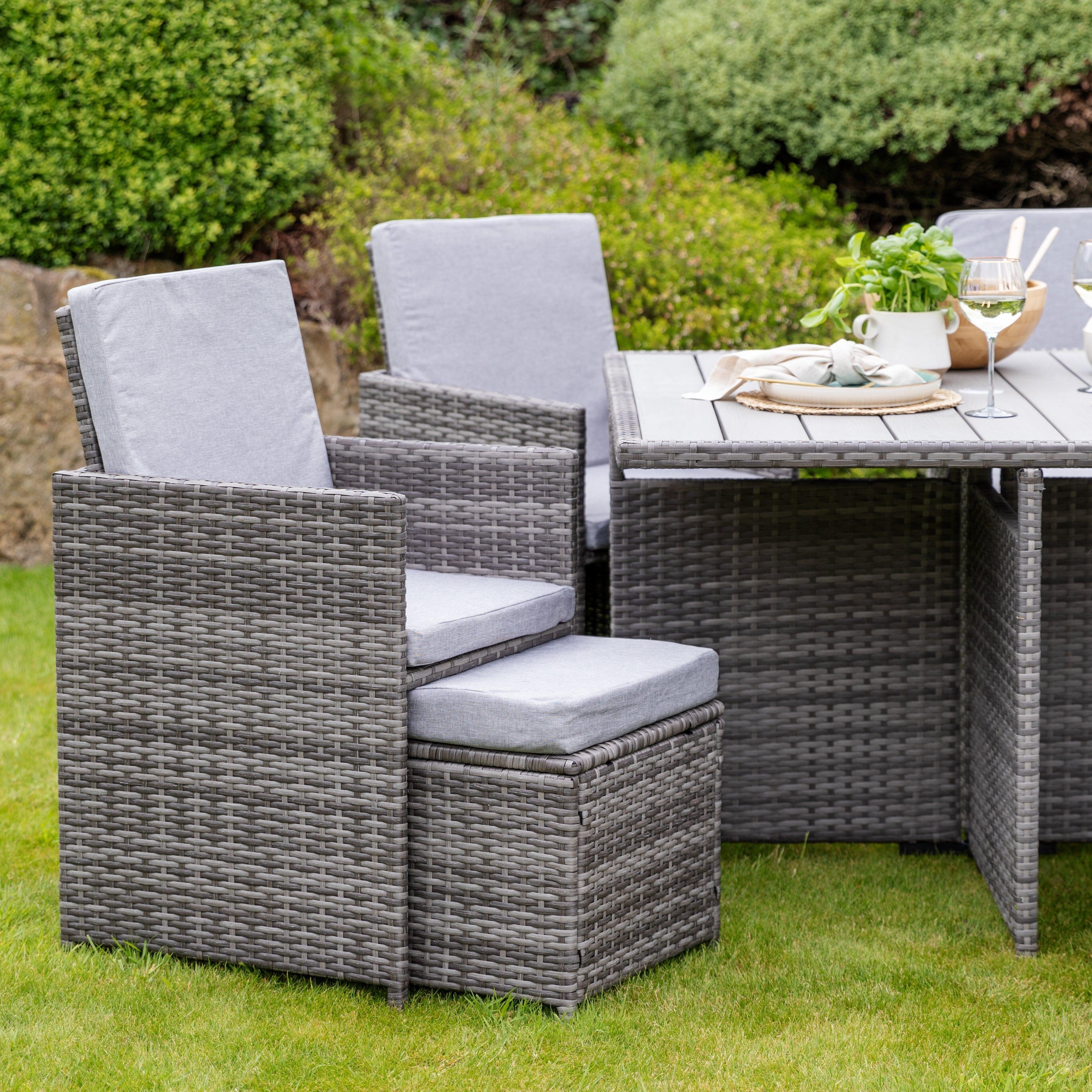 Cube 8 Seater Rattan Outdoor Dining Set with Grey Parasol - Grey Weave Polywood Top - Image 5