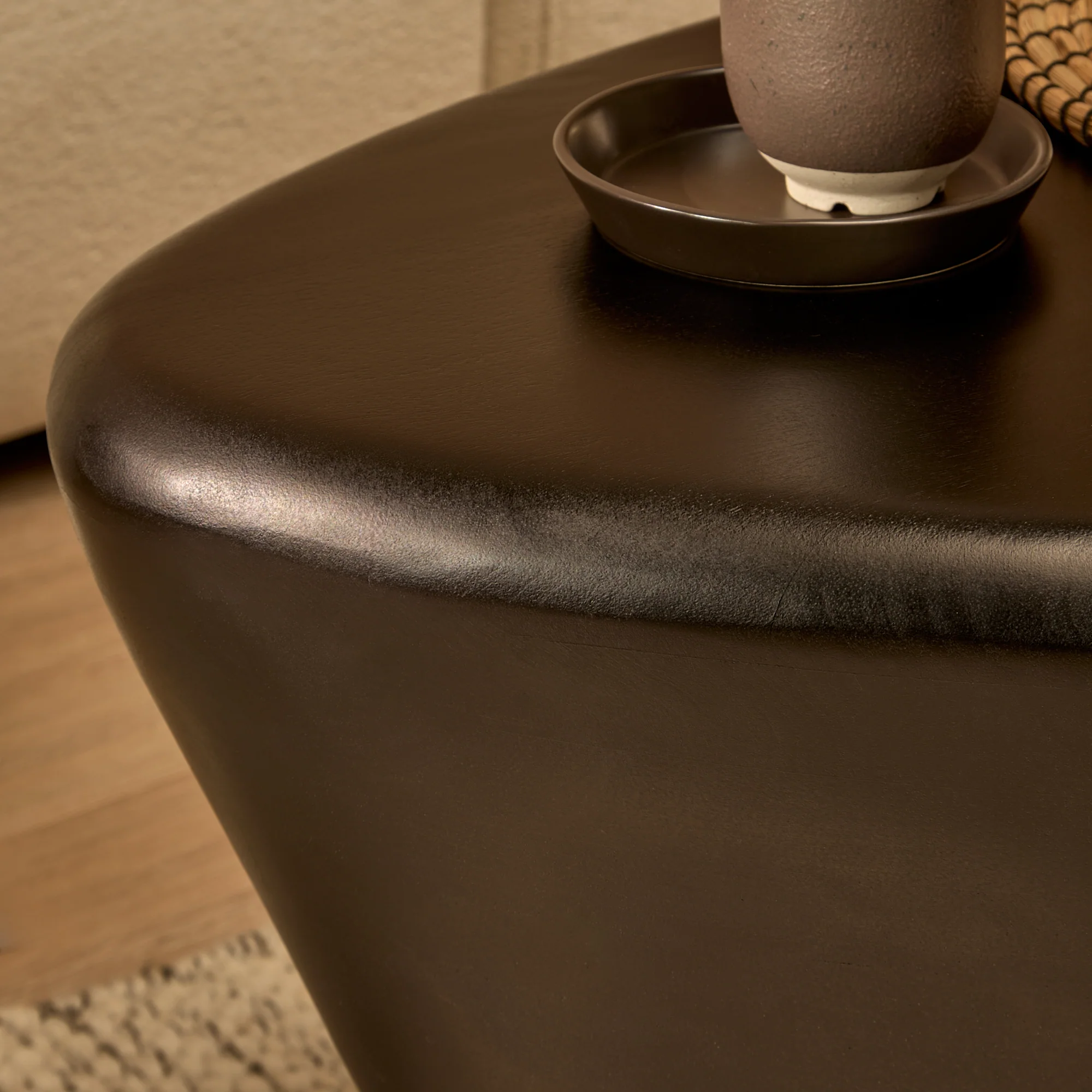 Alder Mango Wood Coffee Table - Jet Black - Image 5