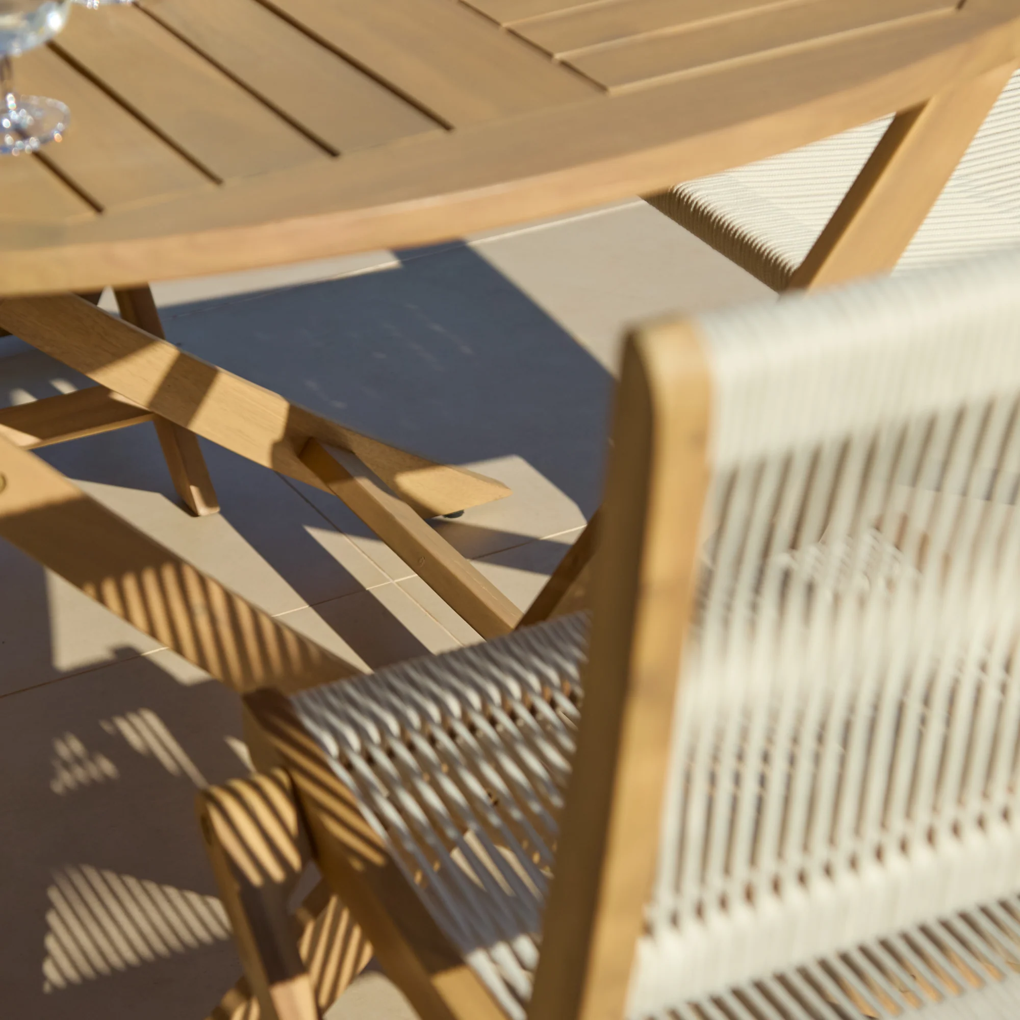 Ashby 6 Seater White Acacia Garden Dining Set with Cove Beige Rope Chairs - 130cm - Image 3