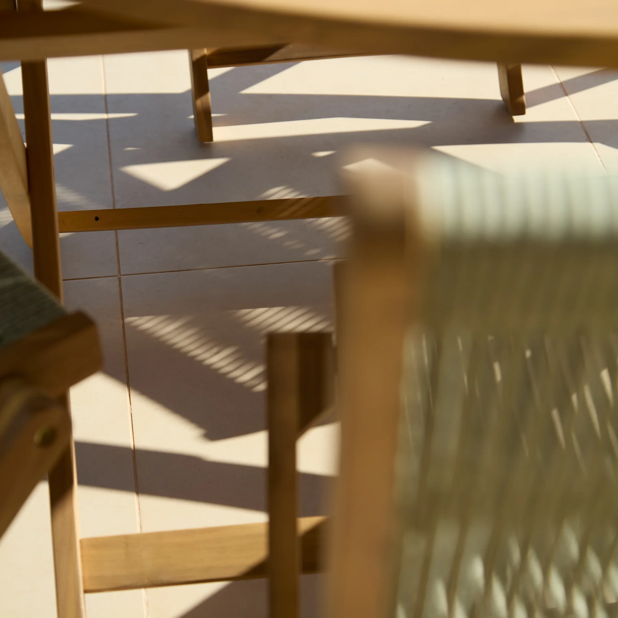 Ashby 6 Seater White Acacia Garden Dining Set with Cove Green Rope Chairs - 130cm - Image 4