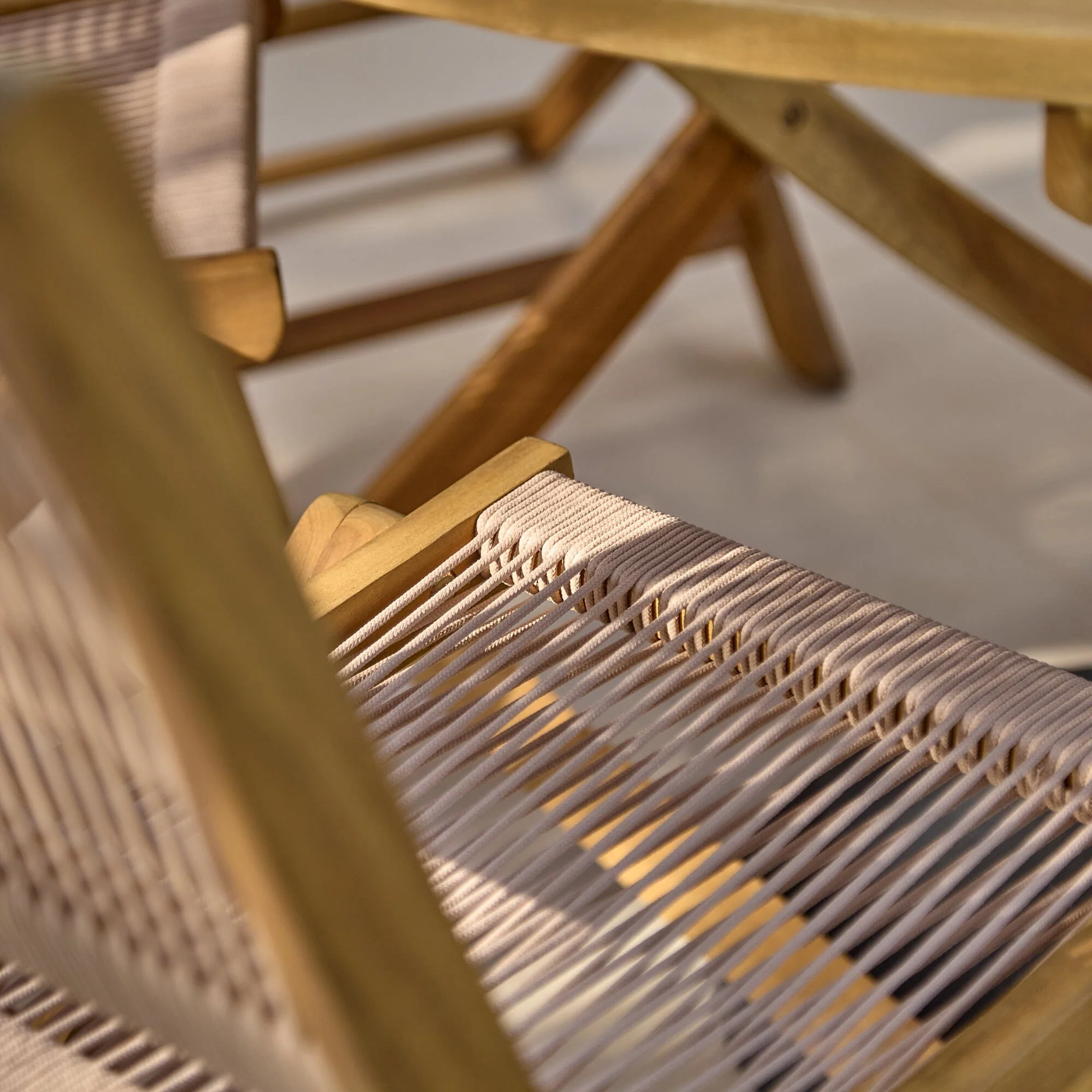 Cove Rope Folding Garden Chairs - Set of 2 - White Acacia - Image 3