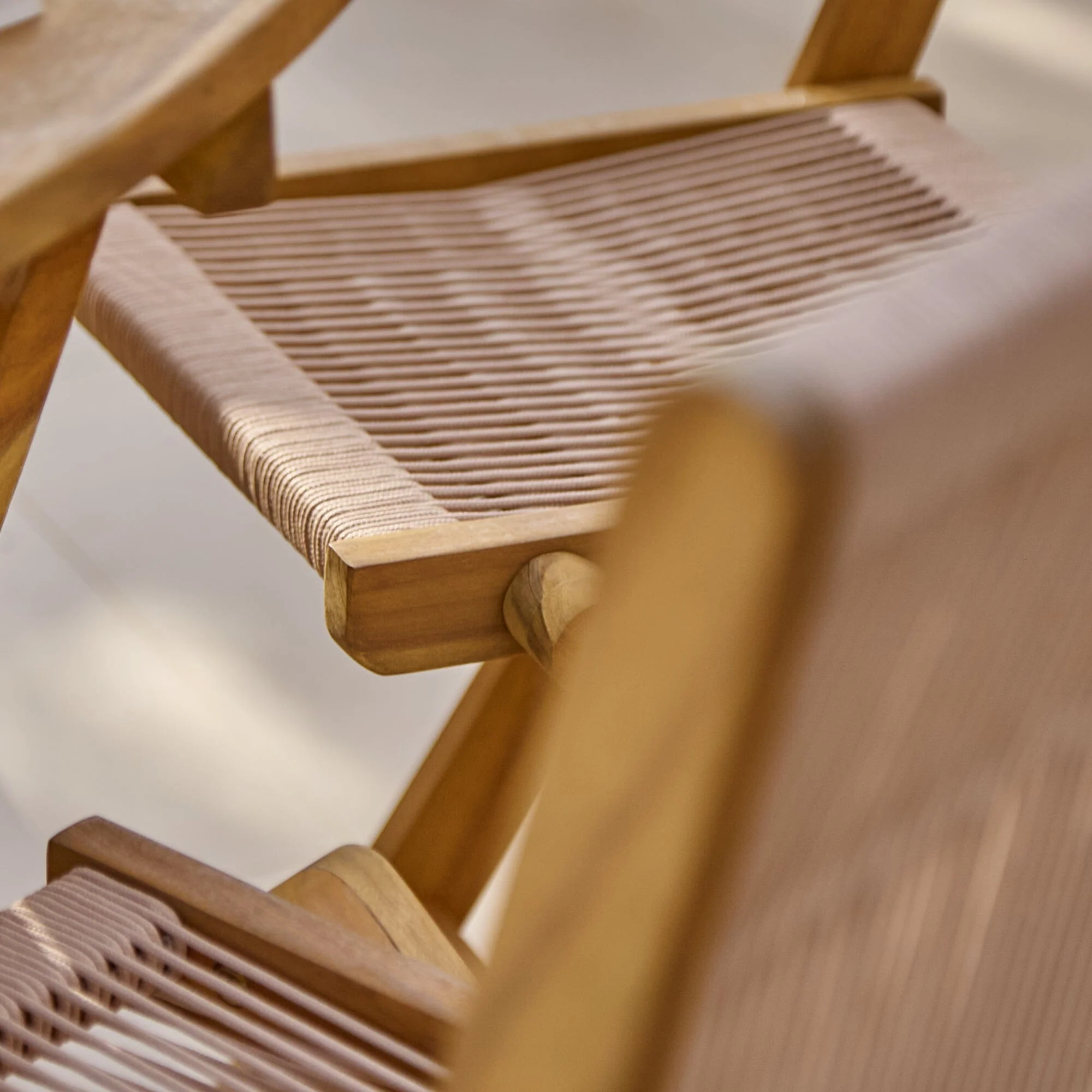 Cove Rope Folding Garden Chairs - Set of 2 - White Acacia - Image 5