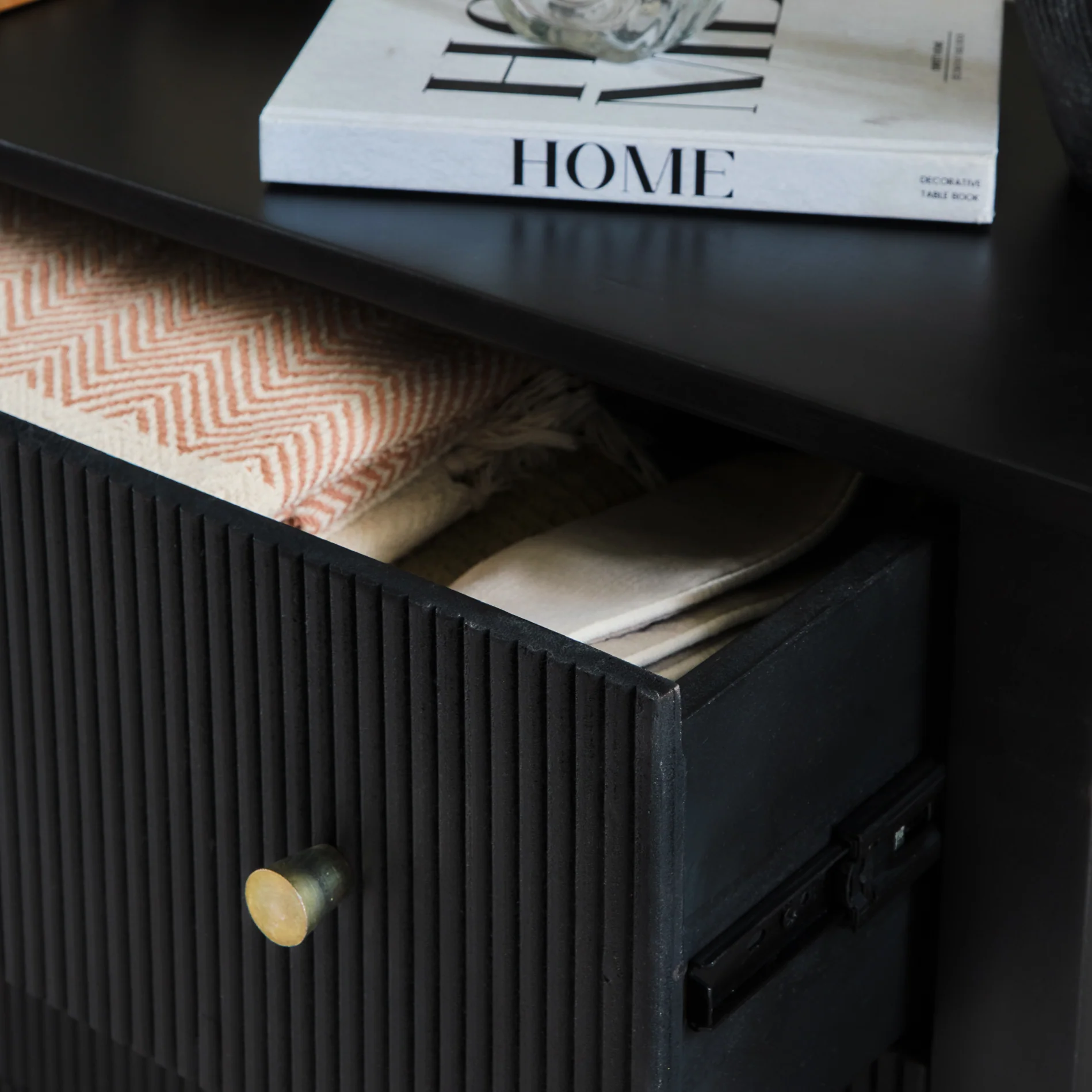 Jade 3 Drawer Chest of Drawers - Jet Black - Image 3