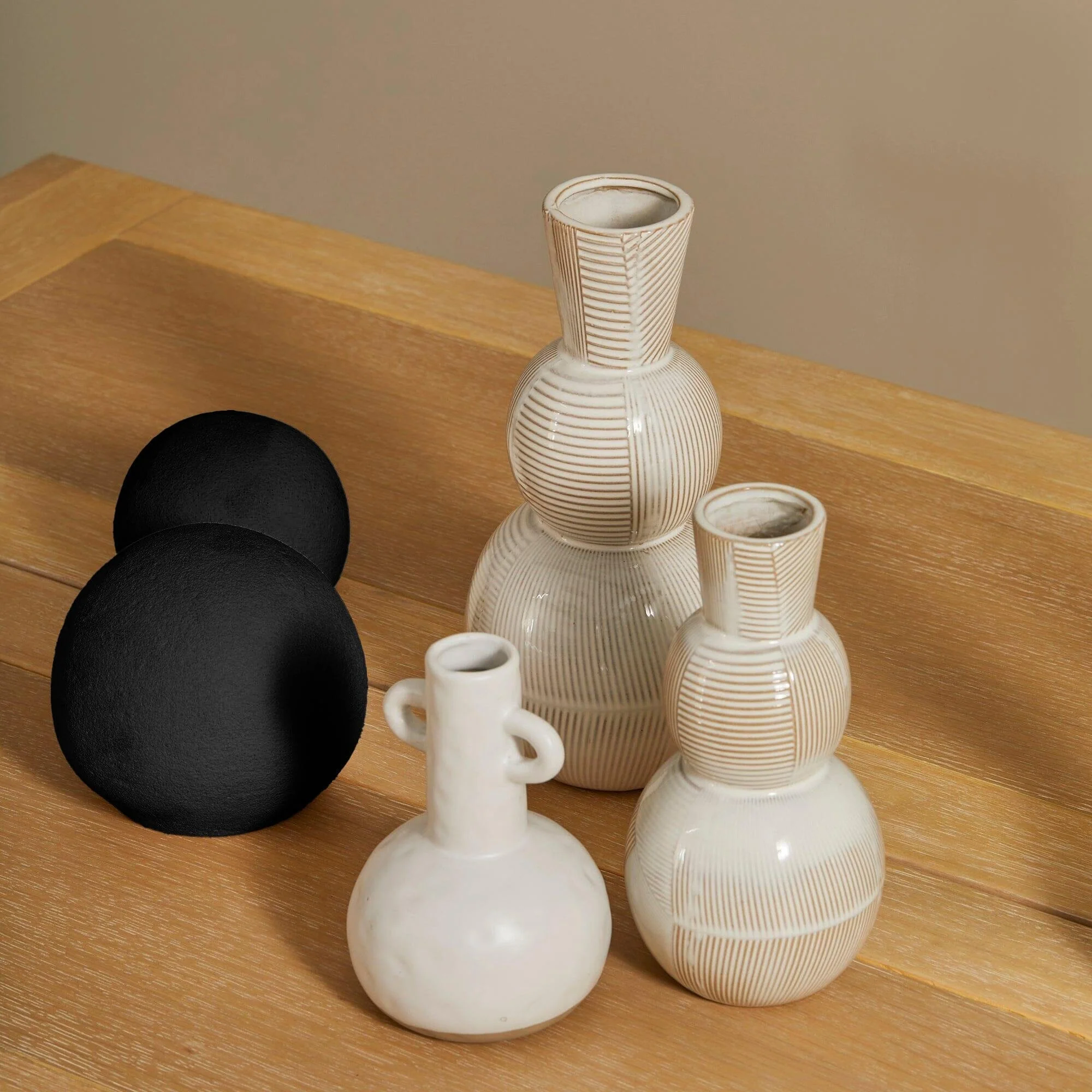 Kelton 11cm Ceramic Ball Ornament - Black - Image 4