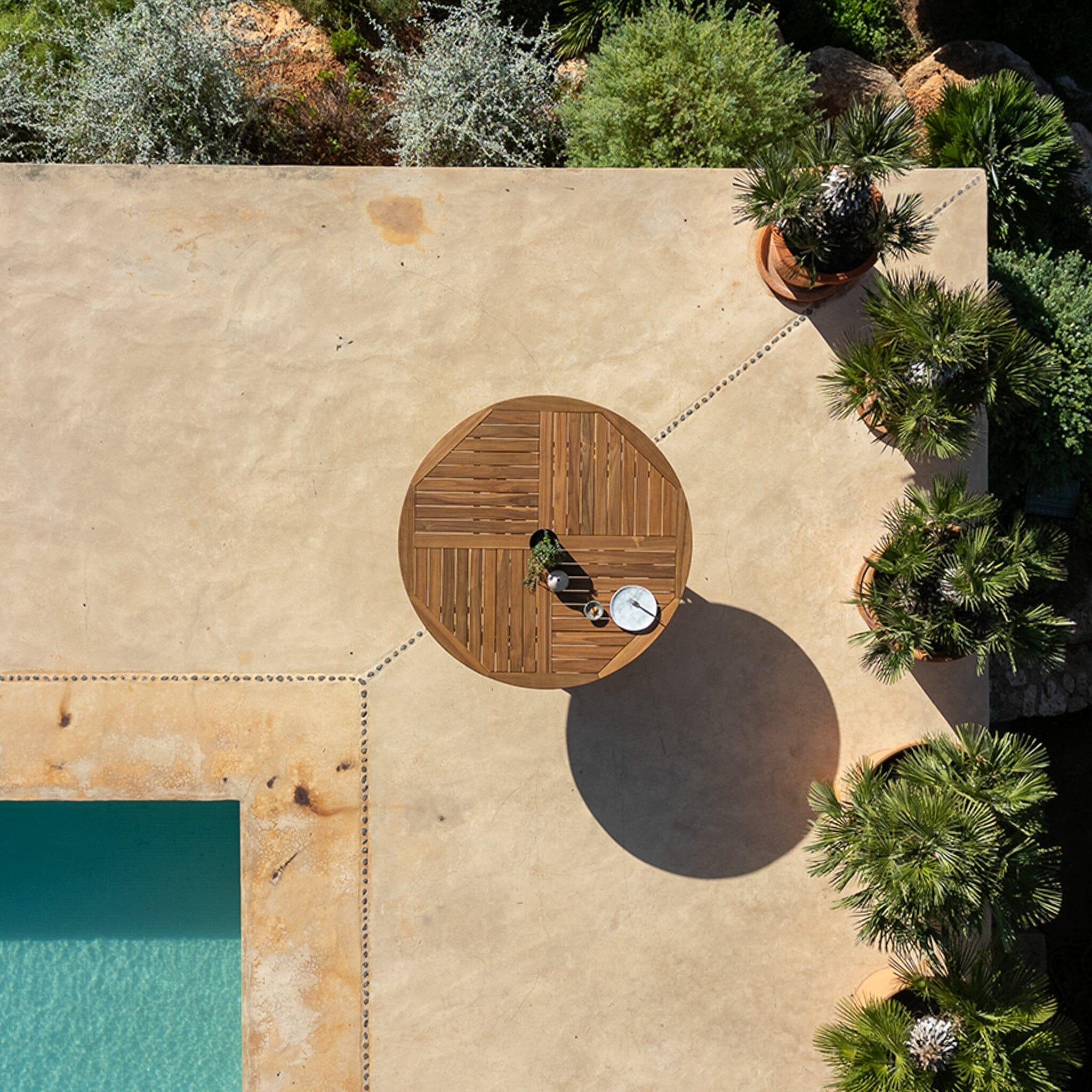 Ashby 6 Seater Wooden Round Folding Garden Dining Table - 130cm - Image 13