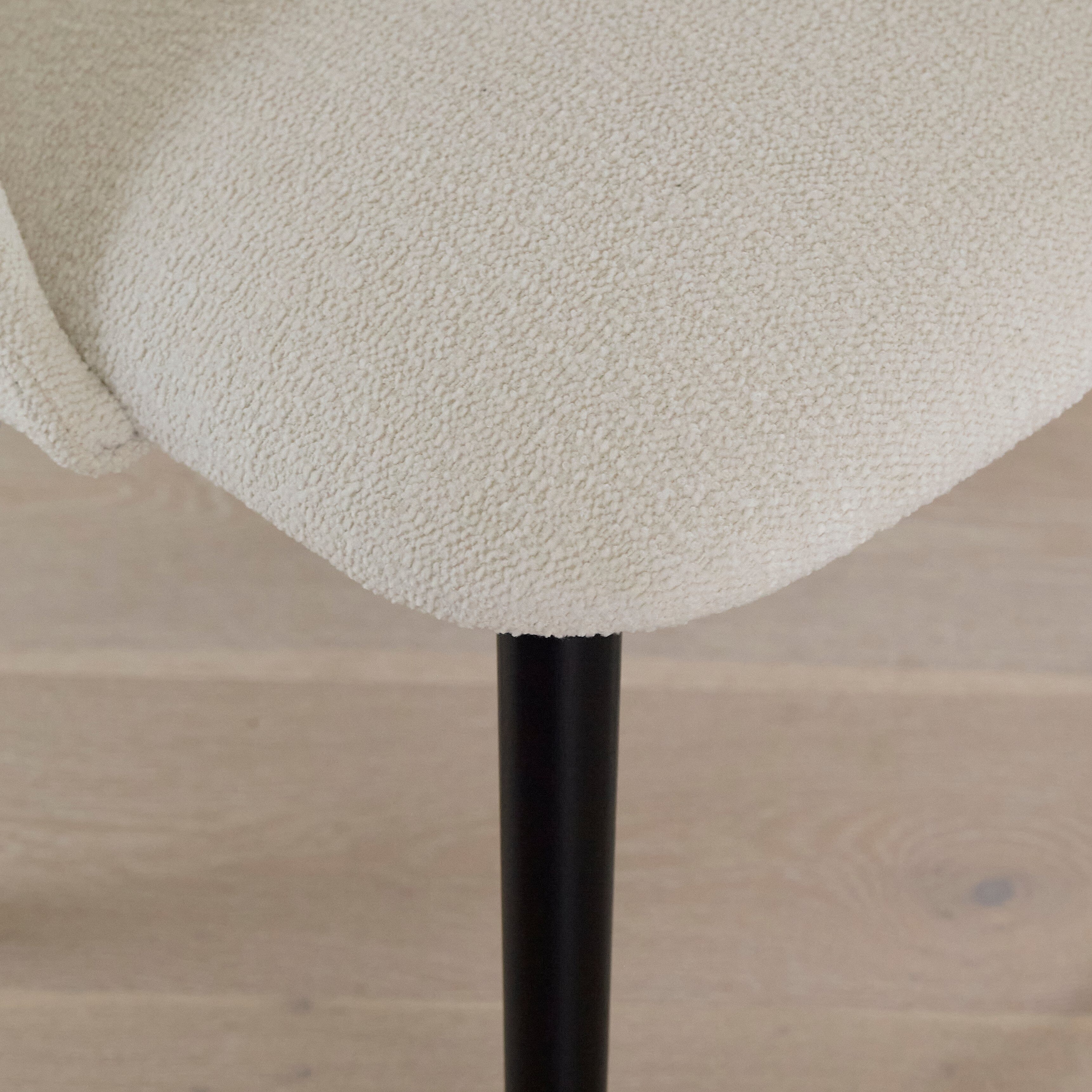 Jade Mango Wood Round Dining Table Set - 4 Seater - Freya Boucle Dining Chairs with Black Legs - Image 7