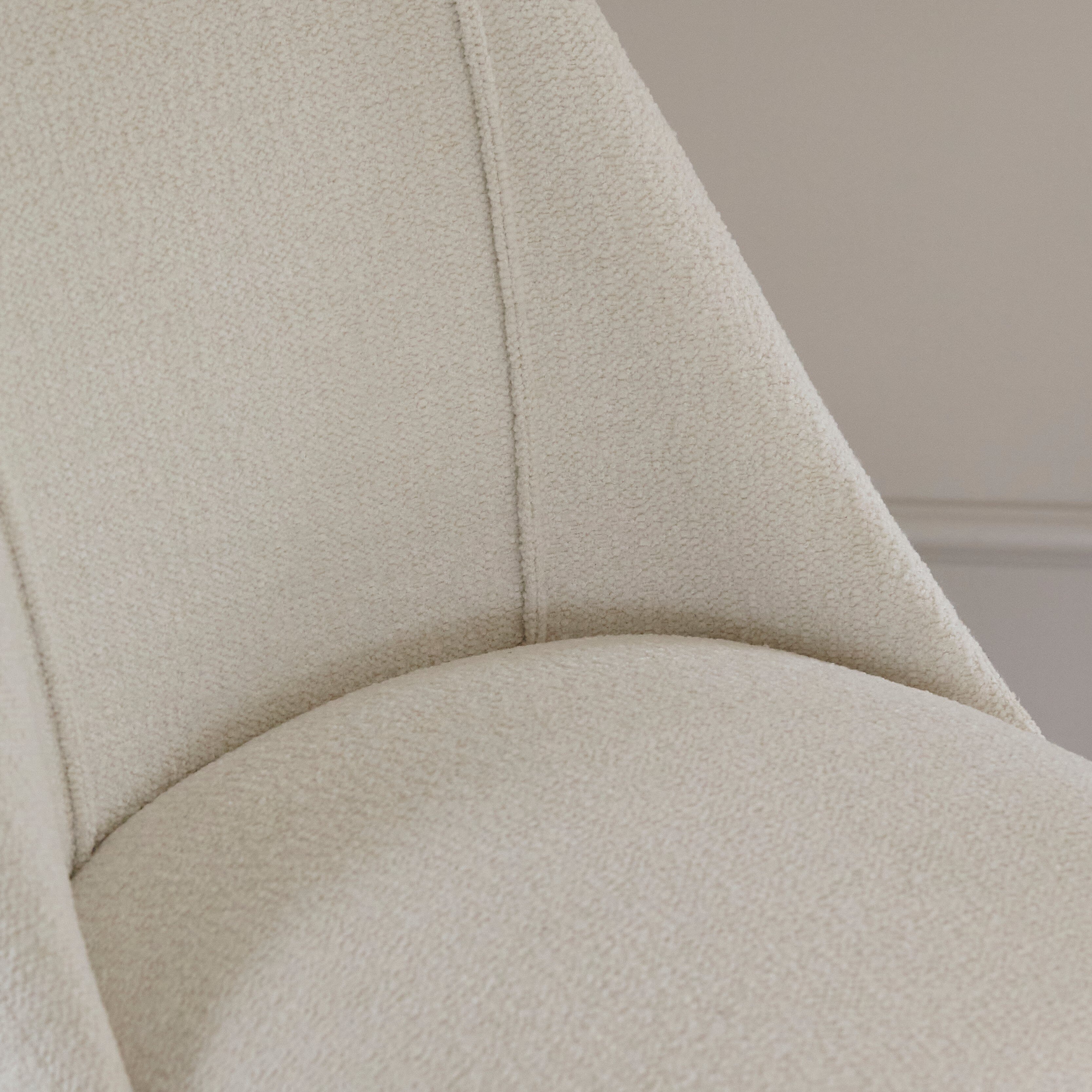 Jade Mango Wood Round Dining Table Set - 4 Seater - Freya Boucle Dining Chairs with Black Legs - Image 6