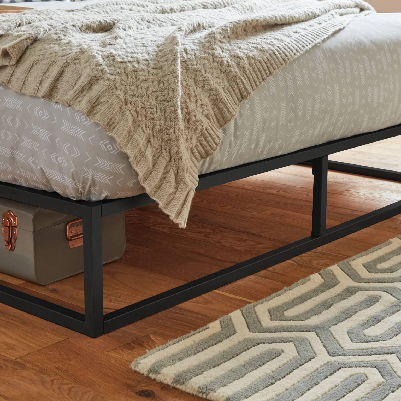 Outlet – Indy King Size Platform Bed - Black Metal - Image 3