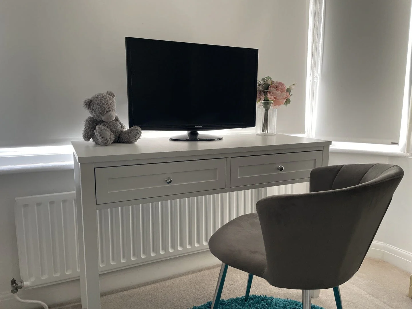 Stevie White Dressing Table with Drawers - Image 5