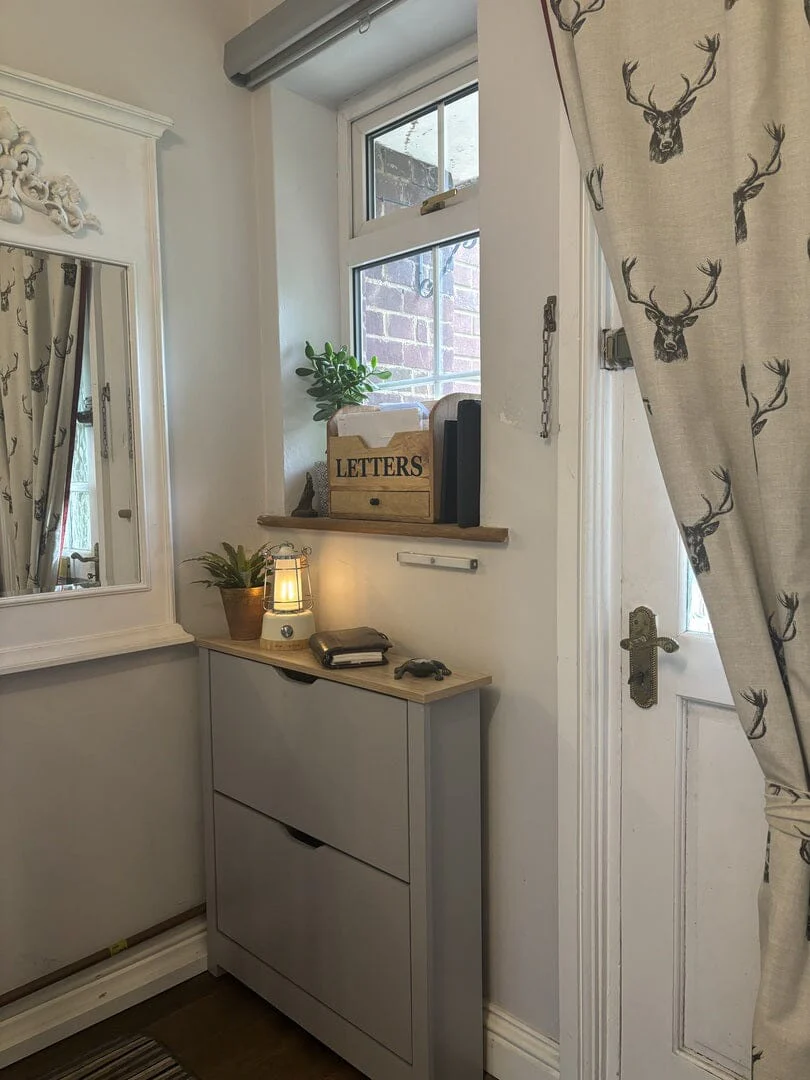 Windsor Shoe Cabinet - 2 Door - Grey - Image 4