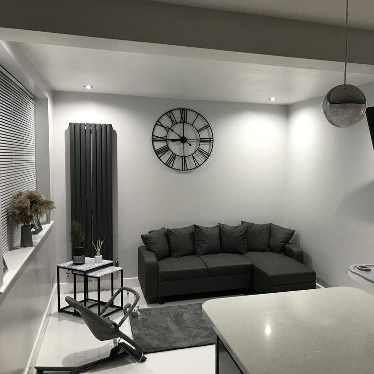 Tracy Corner Sofa - Grey Linen with Black Legs - Image 3